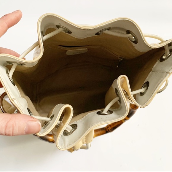 ❤️Gucci White Patent Bamboo Sling Bag - Picture 4 of 8